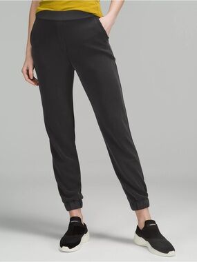 Lululemon Softstreme Relaxed High-Rise Pant in Black, 8